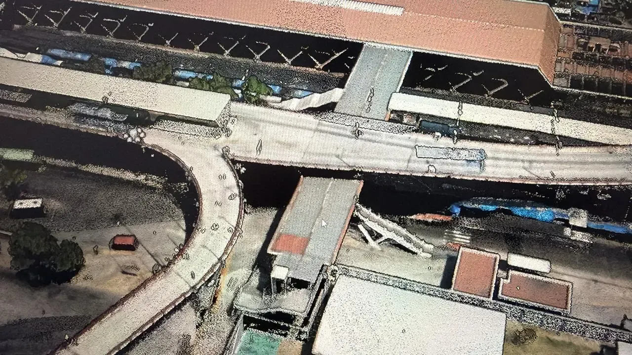 Nube de puntos de una estación y paso elevado